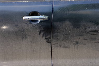 Bir arabanın sapı. metal bir kapı..