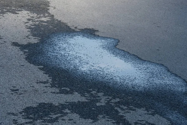 the abstract form on the wet street