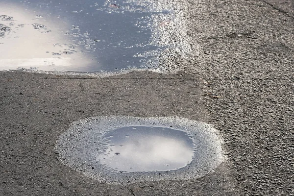 Spiegelung Wasser Auf Der Alten Straße — Stockfoto