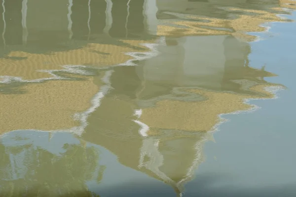 Отражение Воды Канале — стоковое фото
