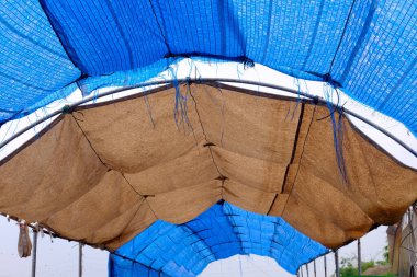 Çatı ve plastik dokunun deseni
