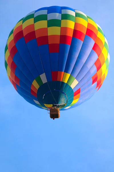 Красочный Воздушный Шар Плавает Утреннем Бризе 2021 Году Альбукерке Balloon — стоковое фото