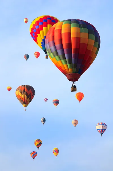 Balon Hotair Colorat Plutește Briza Dimineții Devreme Albuquerque Balloon Fiesta — Fotografie, imagine de stoc