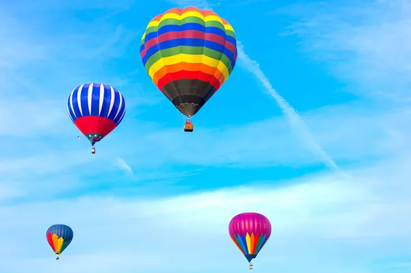 Färgglad Varmluftsballong Flyter Tidig Morgon Bris 2021 Albuquerque Balloon Fiesta — Stockfoto