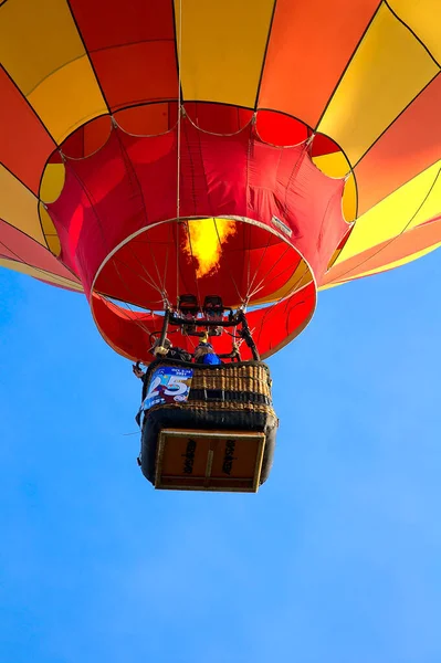 Красочный Воздушный Шар Плавает Утреннем Бризе 2021 Году Альбукерке Balloon — стоковое фото