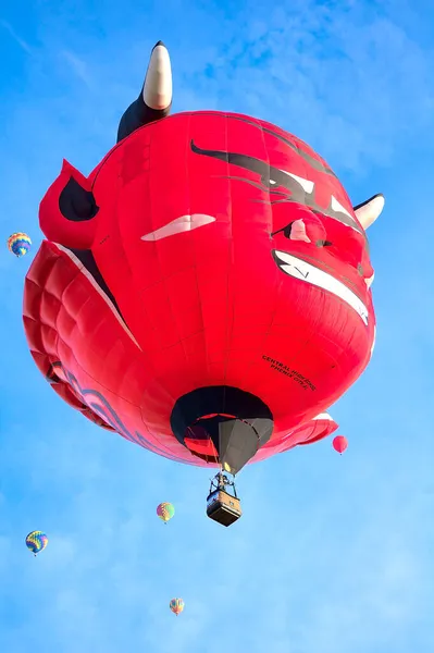 Colorido Globo Aerostático Flota Brisa Madrugada 2021 Albuquerque Balloon Fiesta —  Fotos de Stock