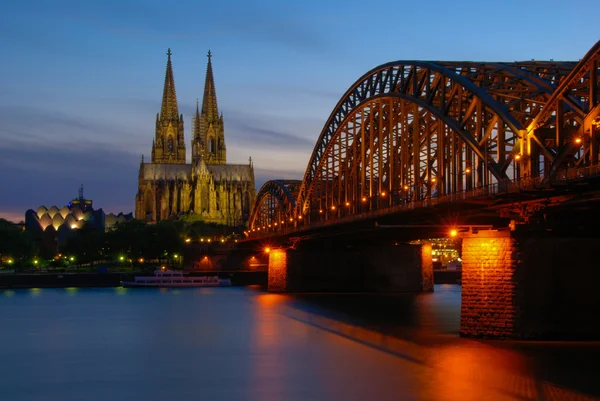 Köln bei Nacht lizenzfreie Stockbilder