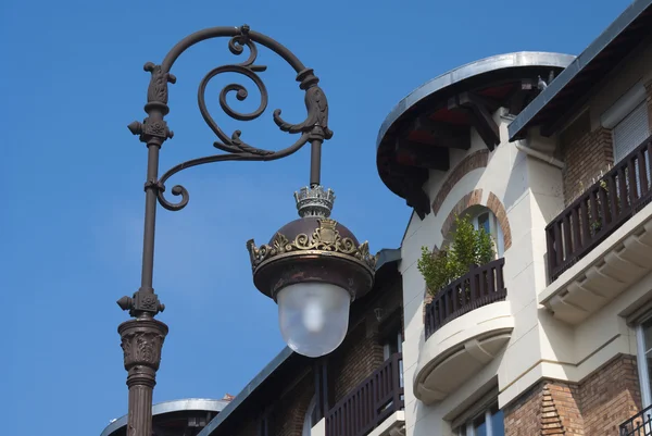 Lanterna na rua de Deauville . Fotos De Bancos De Imagens