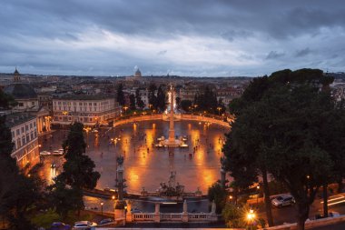Yağmurlu gece gökyüzü üzerinde Roma ve aydınlanma üzerine vatic