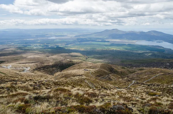 Yolun aşağısında tongariro Ulusal Parkı, Yeni Zelanda görünümü