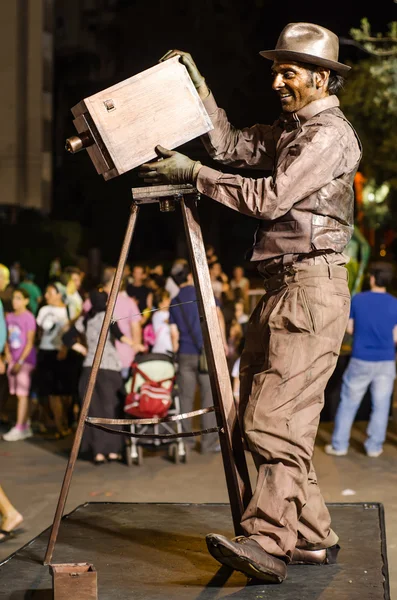 REHOVOT, ISRAEL - 8 JUILLET 2011 : Participant non identifié au Festival International des Statues Vivantes le 8 juillet 2011 à Rehovot, Israël Photo De Stock