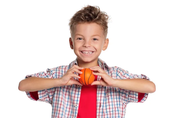 Menino com bola de basquete — Fotografia de Stock