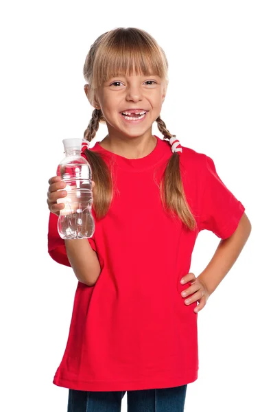Маленькая девочка с бутылкой воды — стоковое фото