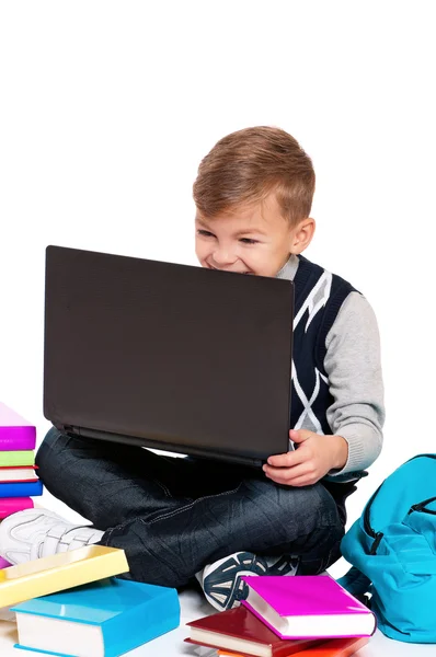 Niño con portátil y libros — Foto de Stock