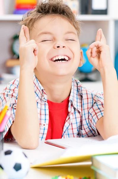 Jongen doet huiswerk — Stockfoto