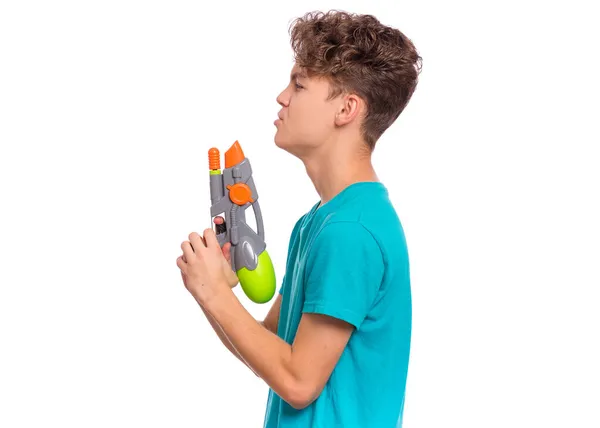 Jongen met water gun automatische waterpistool — Stockfoto