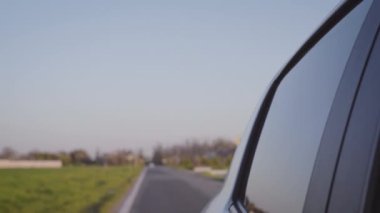 Araba penceresinden görünüm