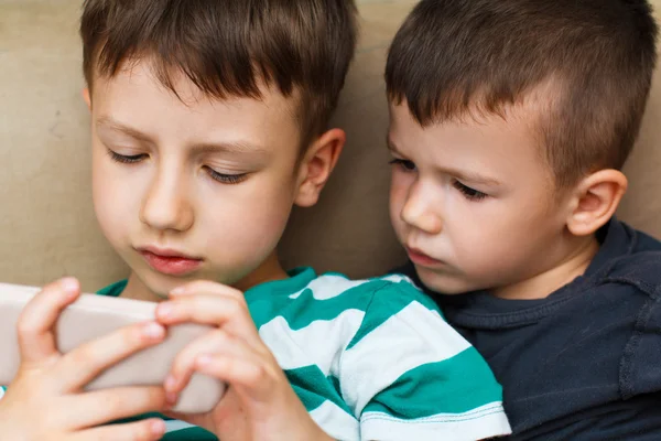 Preschool boys playing on smartphone — Stock Photo, Image