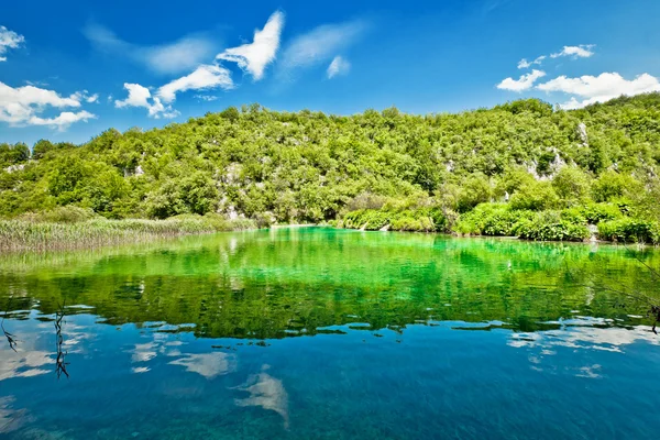 Beau paysage dans le parc national des lacs de Plitvice en Croatie — Photo