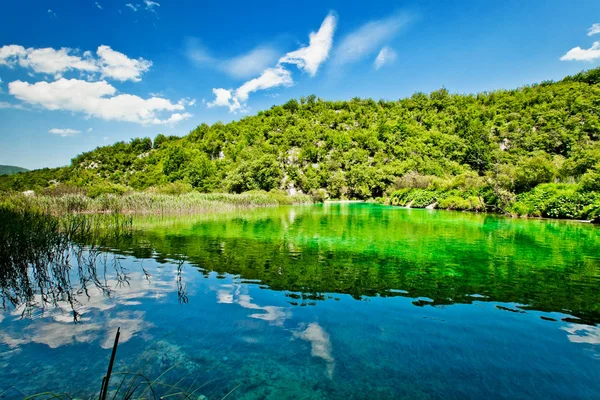 Vackert landskap i Plitvicesjöarnas nationalpark i Kroatien — Stockfoto