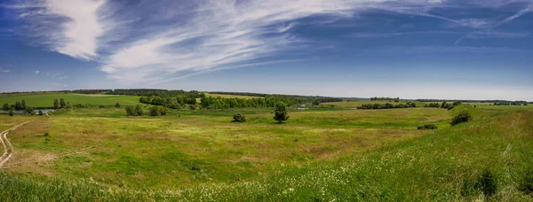 Green Grass Field landscape Ukraine Vinnitsa. Nemiroff shafts — Stock Photo, Image