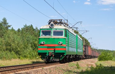 yük treni elektrikli lokomotif tarafından çekti. Ukraynalı Demiryolları