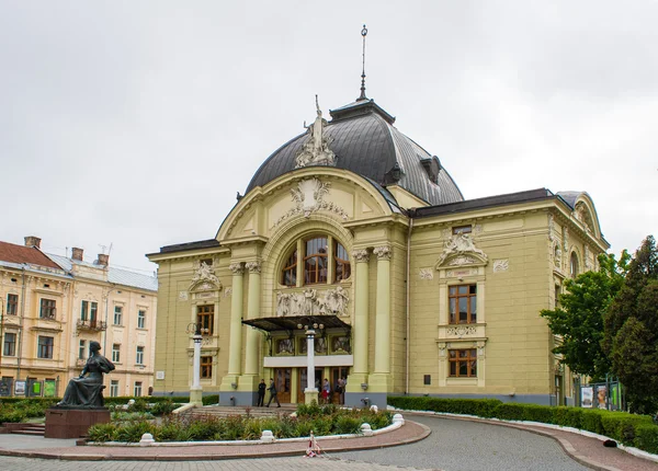 Chernivtsi ukrajinský hudební a dramatické divadlo — Stock fotografie