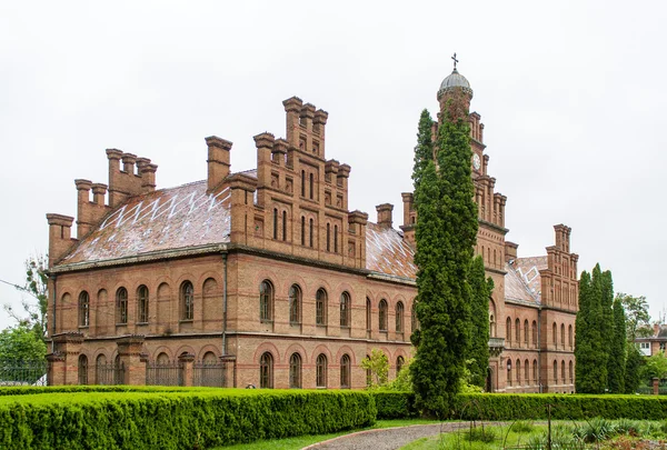 Das nationale Universitätsgebäude von Tscherniwzi, das in der UNESCO-Liste der Welterbestätten steht — Stockfoto