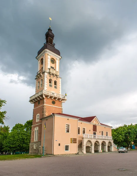 Kamianez-podilskyi Rathaus. Ukraine — Stockfoto