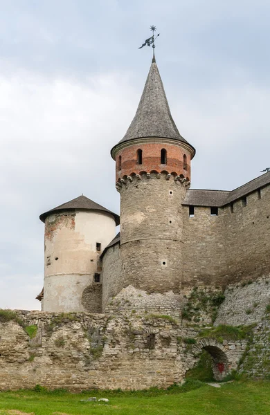 Türme der Burg Kamianez-Podilskyj, Ukraine — Stockfoto