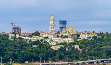 Kiev pechersk lavra Ortodoks Manastırı. paton brid görüntülemek