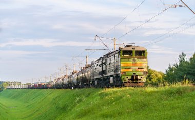 yük treni Dizel lokomotif çekti. Belarusça demiryolu