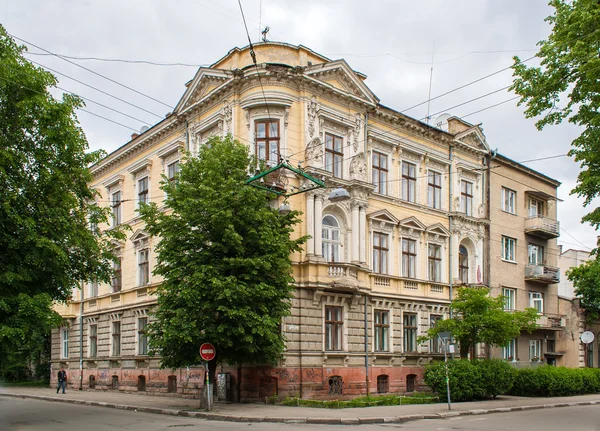 Bangunan bersejarah di pusat kota Ivano-Frankivsk — Stok Foto