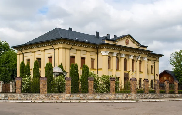 Palácio soviético em Kolomyia, Ucrânia. Agora ucraniano grego católico — Fotografia de Stock