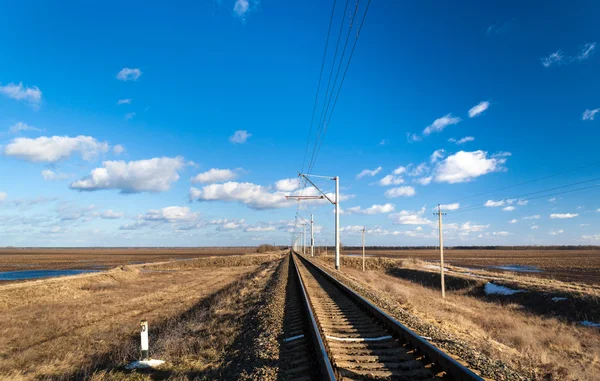 Ligne ferroviaire électrifiée à voie unique (25 kV, 50 Hz) en Ukraine — Photo