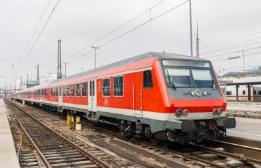 elektrikli tramvay Münih tren istasyonu. Almanya - bav