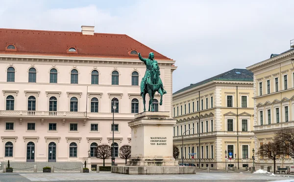 Monument av maximilian i av Bayern - München, Tyskland — Stockfoto