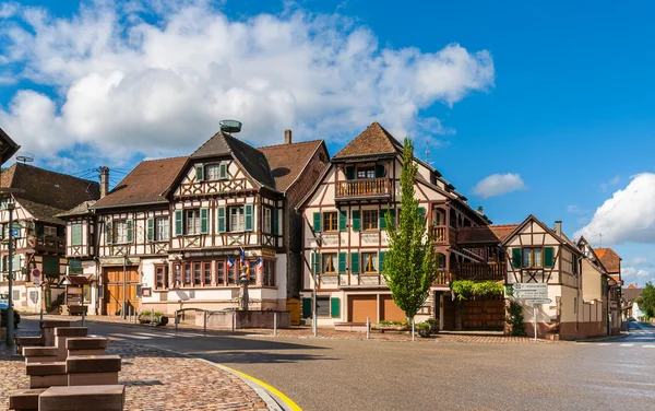 Häuser im elsässischen Stil in Kintzheim, Elsass, Frankreich — Stockfoto