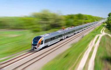 modern yüksek hızlı yolcu treni Ukrayna