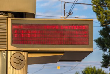 ışıklı gösterge panosu tramvay strasbou, bekleme süresini