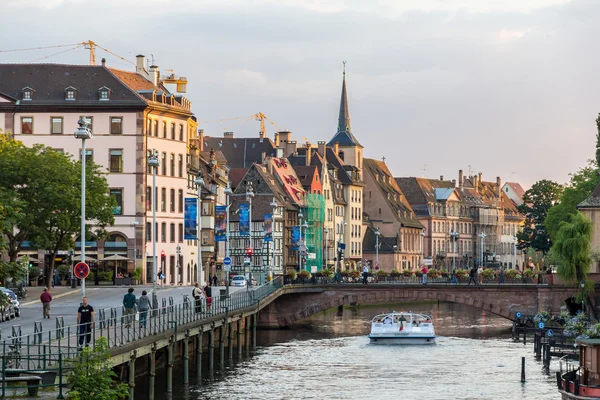 Kajen vid sjuk floden i strasbourg - alsace, Frankrike — Stockfoto