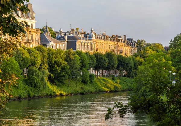 Estrasburgo junto al río Ill - escena de verano — Foto de Stock