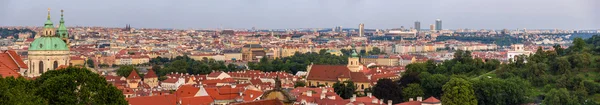Prager panorama aus der hradcany - tschechische republik — Stockfoto