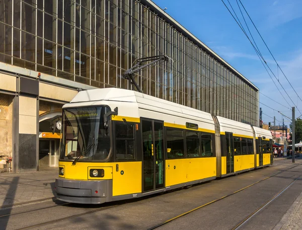 现代有轨电车在柏林-亚历山大广场 — 图库照片