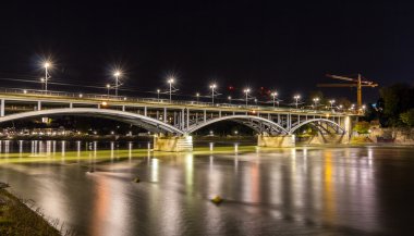 gece Basel'de Ren üzerinde wettsteinbrucke