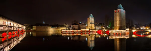 Panorama av ponts couverts i petite france-distriktet i strasbou — Stock fotografie