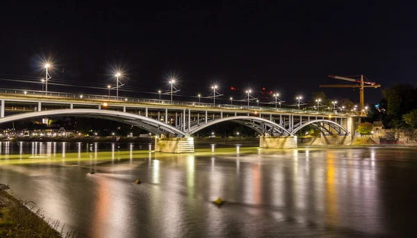 밤 바젤에 라인 강 wettsteinbrucke — 스톡 사진