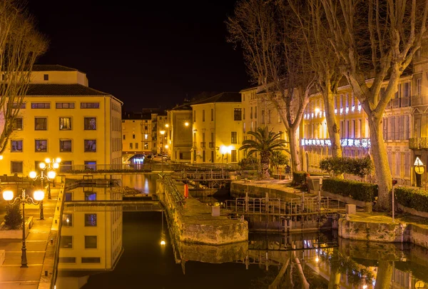 Vista noturna do Canal de la Robine em Narbonne, França — Fotografia de Stock