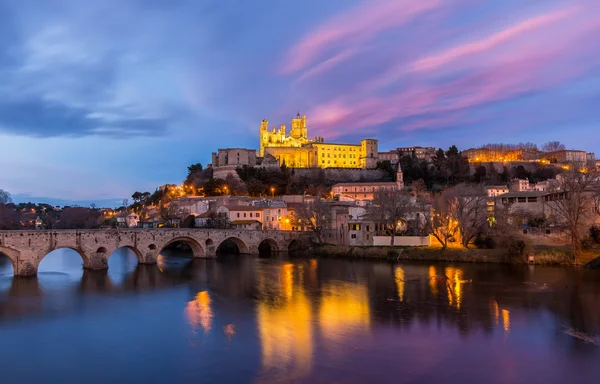 St. Nazaire Kathedrale und Pont Vieux in beziers, Frankreich — Stockfoto