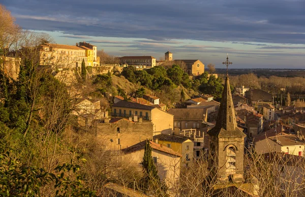 Vista de la ciudad baja de Beziers desde la Catedral - Francia — Foto de Stock